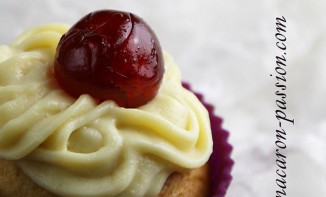 Cupcakes cerise, chocolat blanc et tofu soyeux