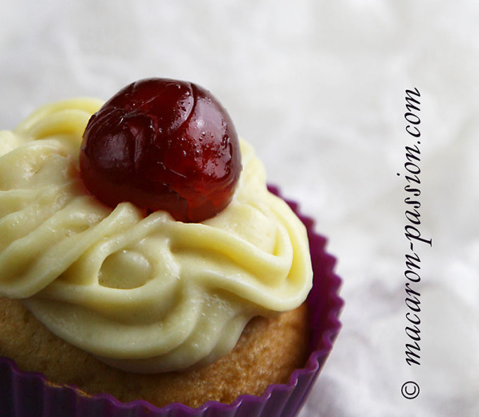 Cupcakes cerise, chocolat blanc et tofu soyeux