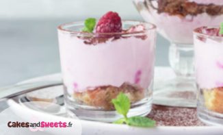 Tiramisu rose à la framboise et éclats de chocolat