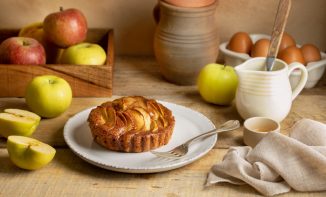Tartelettes aux pommes caramélisées et au fromage à pâte molle
