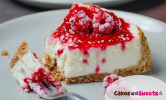 Cheesecake au fromage à pâte molle et coulis de fruits rouges