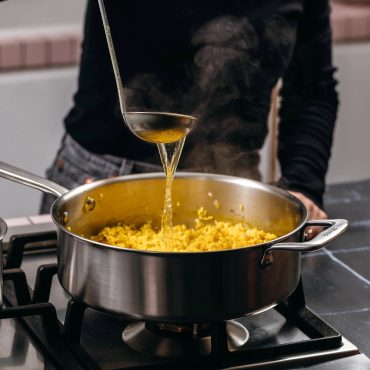 Sauteuse inox : l’alliée discrète mais essentielle de votre cuisine